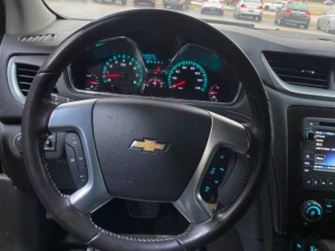 Used 2017 Chevrolet Traverse LT w/ Style and Technology Package image 12