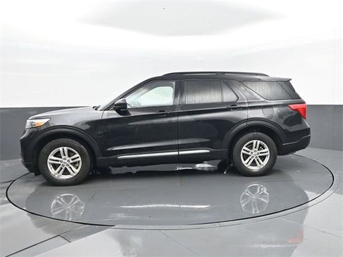 Used 2022 Ford Explorer XLT w/ Equipment Group 202A image 5