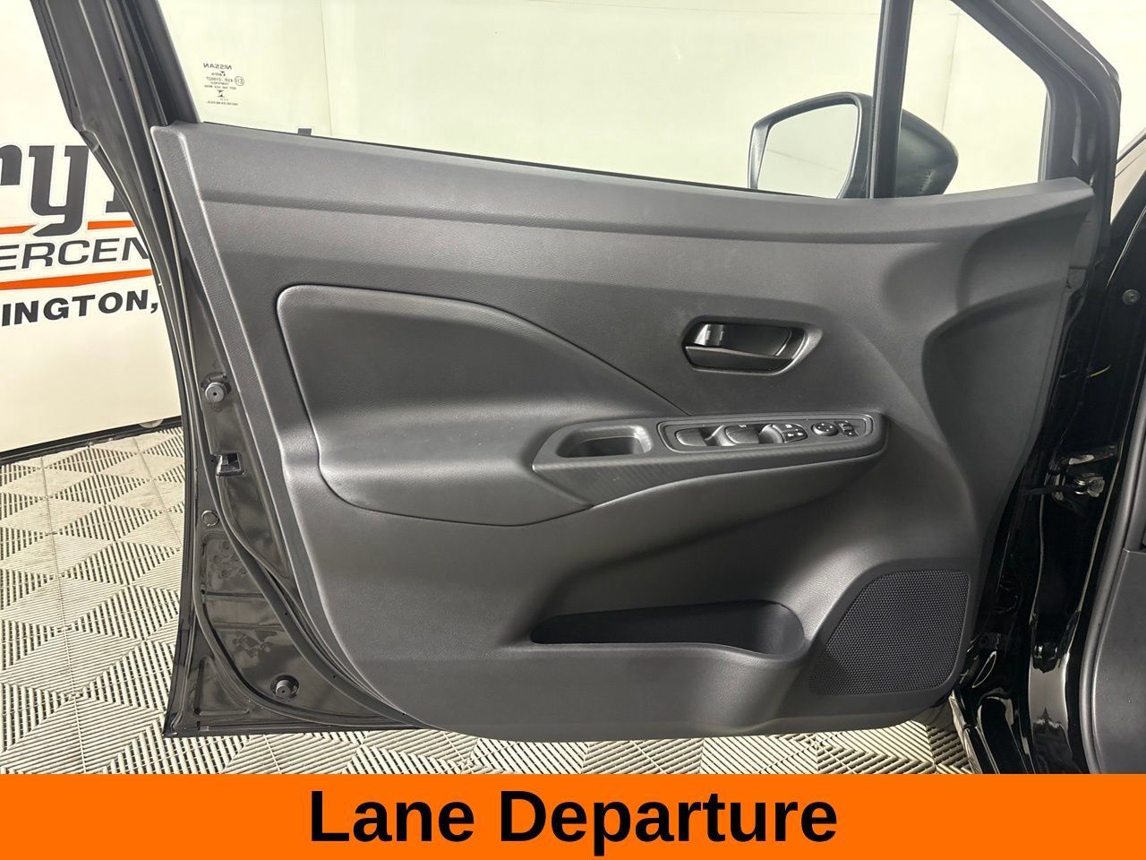 Used 2025 Nissan Versa S w/ Trunk Package FWD image 9