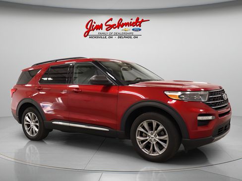 Used 2023 Ford Explorer XLT w/ Equipment Group 202A AWD/4WD image 2
