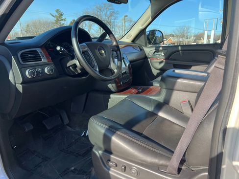 Used 2013 Chevrolet Tahoe LTZ image 16