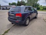 Used 2011 Kia Sorento LX w/ Convenience Pkg image 3