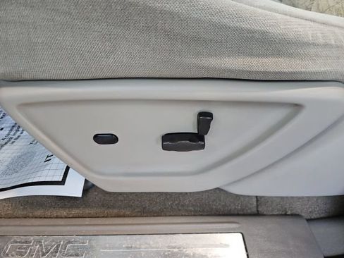 Used 2007 GMC Envoy SLE image 12