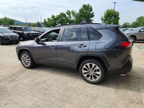 Used 2021 Toyota RAV4 XLE Premium AWD/4WD image 7