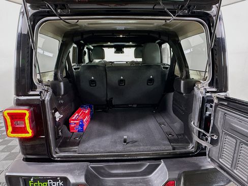 Used 2025 Jeep Wrangler Unlimited Sahara AWD/4WD image 26
