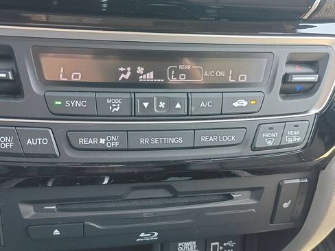 Used 2021 Honda Pilot Touring image 21