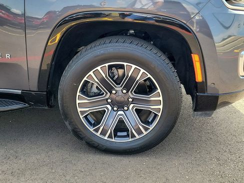 Used 2024 Jeep Wagoneer Series II image 5