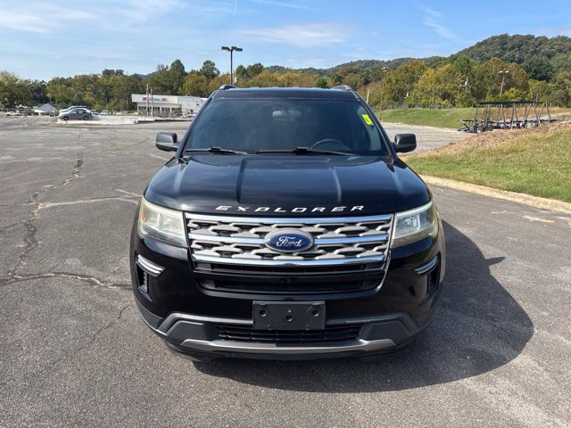 Used 2018 Ford Explorer XLT FWD image 3