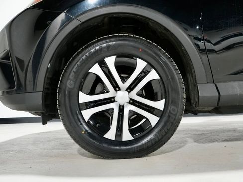 Used 2017 Toyota RAV4 LE image 29