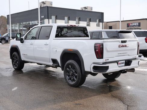 Used 2025 GMC Sierra 2500 AT4 image 7