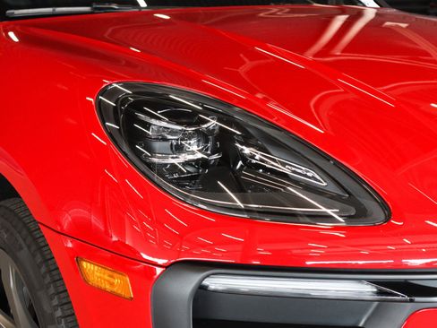 Certified 2022 Porsche Macan image 23