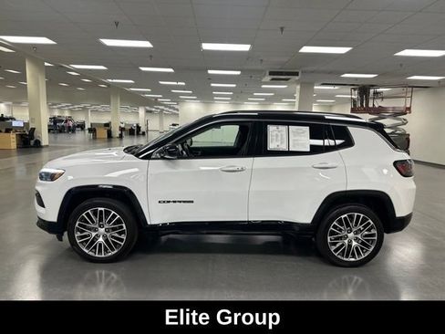Used 2022 Jeep Compass Limited w/ Elite Group AWD/4WD image 4