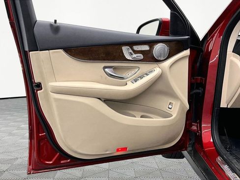 Used 2017 Mercedes-Benz GLC 300 4MATIC image 23