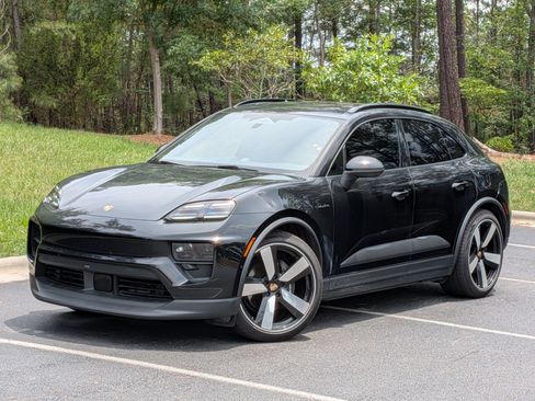 Certified 2025 Porsche Macan 4 Electric AWD/4WD image 1