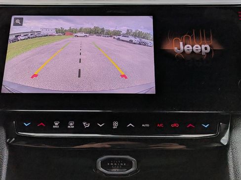 Used 2026 Jeep Grand Cherokee Limited w/ Limited Altitude Package AWD/4WD image 17