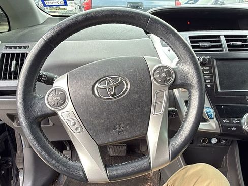Used 2014 Toyota Prius V Five image 4