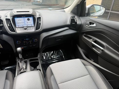 Used 2017 Ford Escape SE w/ Equipment Group 201A AWD/4WD image 15