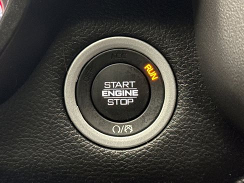 Used 2023 RAM 1500 Laramie AWD/4WD image 21