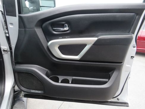 Used 2017 Nissan Titan PRO-4X image 40