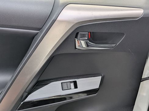 Used 2018 Toyota RAV4 Limited image 28