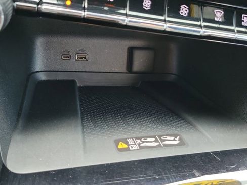 Certified 2025 Chevrolet Traverse RS FWD image 44