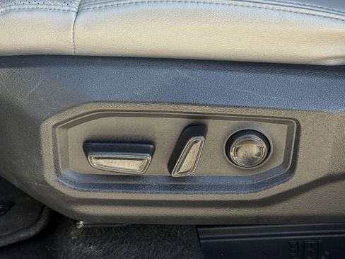 Used 2025 Toyota Tundra Limited image 28