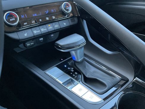 Used 2025 Hyundai Elantra SEL image 34