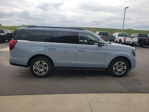 Used 2025 Ford Expedition Active AWD/4WD image 6