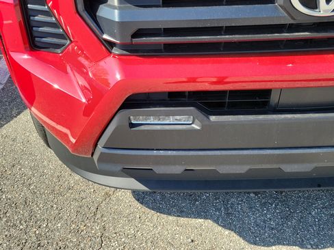 Used 2025 Toyota Tacoma SR5 image 7