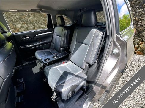Used 2019 Toyota Highlander XLE AWD/4WD image 23