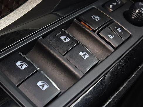 Used 2019 Toyota C-HR Limited image 18