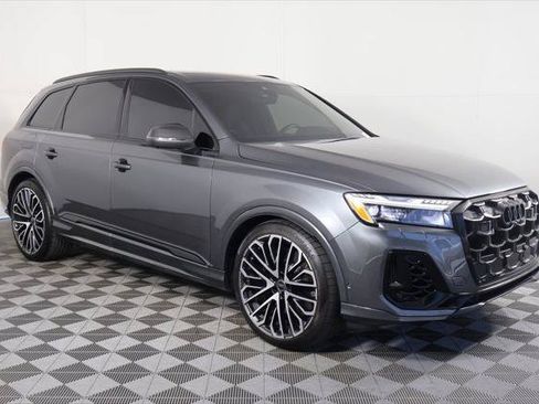 Certified 2025 Audi SQ7 Prestige AWD/4WD image 3