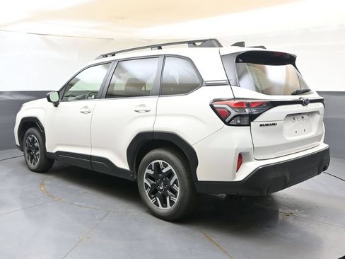 Used 2025 Subaru Forester Premium AWD/4WD image 3