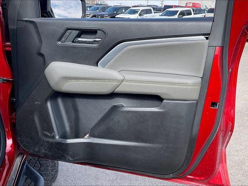 Used 2025 Chevrolet Colorado ZR2 w/ Technology Package image 21