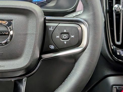 Used 2023 Volvo XC40 Recharge Core image 32