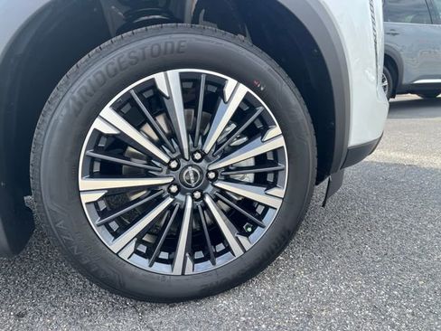 New 2026 Nissan Pathfinder Platinum image 9