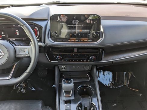 Used 2023 Nissan Rogue Platinum w/ Platinum Premium Package image 16