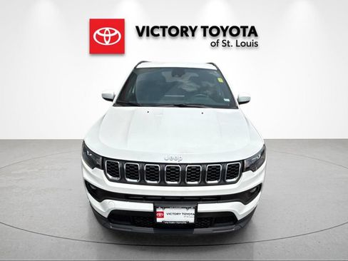 Used 2024 Jeep Compass Latitude AWD/4WD image 8