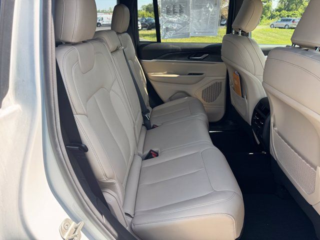 Certified 2024 Jeep Grand Cherokee Limited w/ Black Appearance Package AWD/4WD image 16