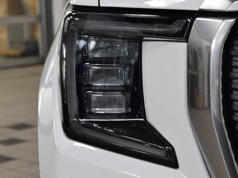Used 2024 GMC Yukon XL Denali AWD/4WD image 12