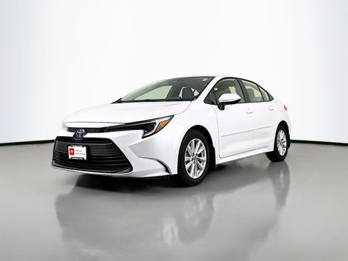 Certified 2024 Toyota Corolla LE w/ LE Convenience Package FWD image 3