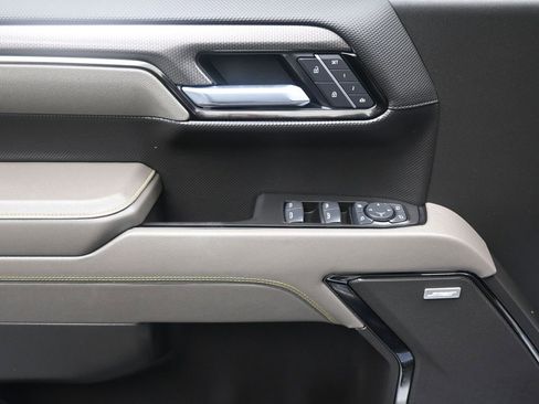 Used 2025 Chevrolet Silverado 1500 ZR2 w/ Technology Package image 8