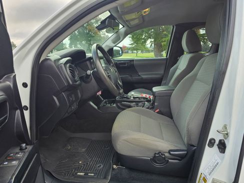 Used 2020 Toyota Tacoma SR image 28