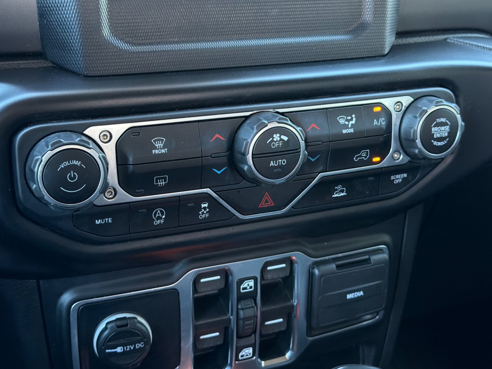 Used 2021 Jeep Gladiator Sport AWD/4WD image 18