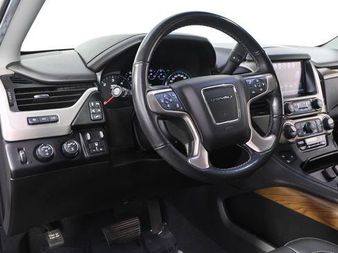 Used 2019 GMC Yukon XL Denali w/ Denali Ultimate Package AWD/4WD image 12