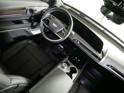 Used 2026 Cadillac Vistiq Sport w/ LPO, Floor Liner Package AWD/4WD image 9