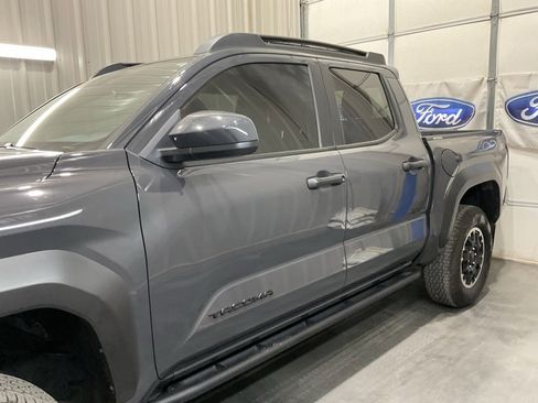 Used 2024 Toyota Tacoma TRD Off-Road image 5