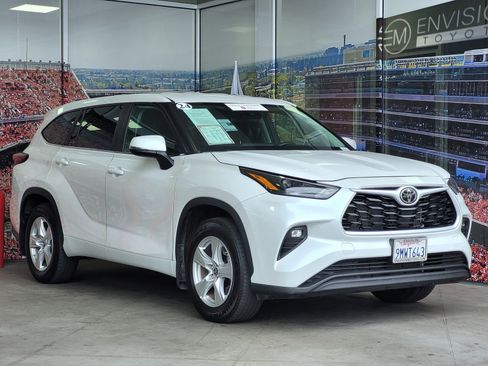 Certified 2024 Toyota Highlander LE image 1