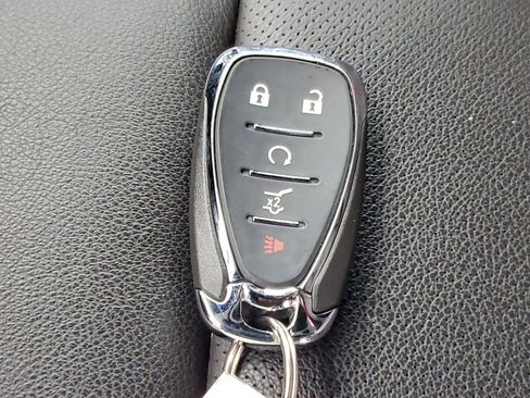 Used 2023 Chevrolet Traverse RS image 35