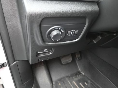 Used 2025 Jeep Grand Cherokee Altitude RWD image 13